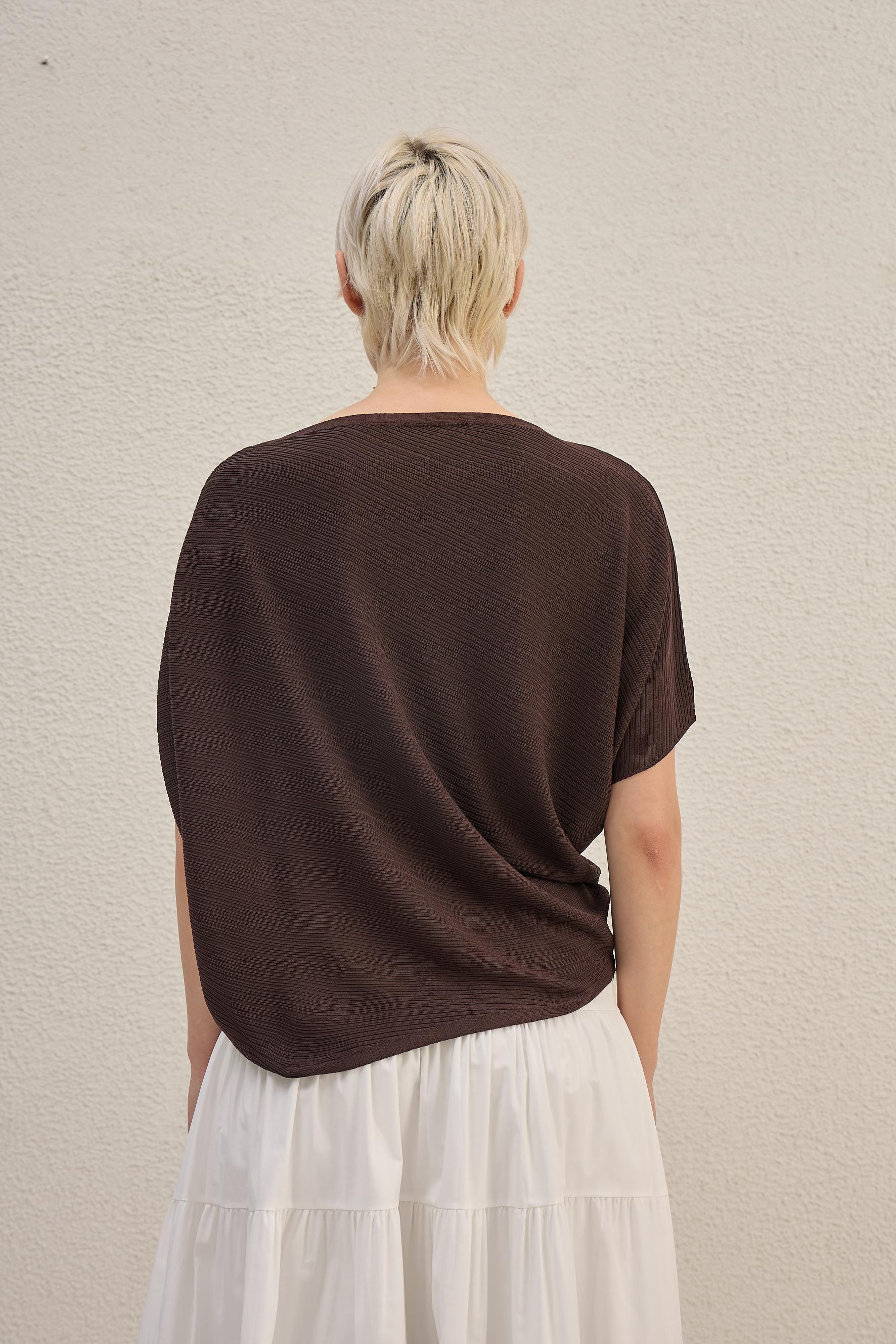 Off-Edge Drape Top