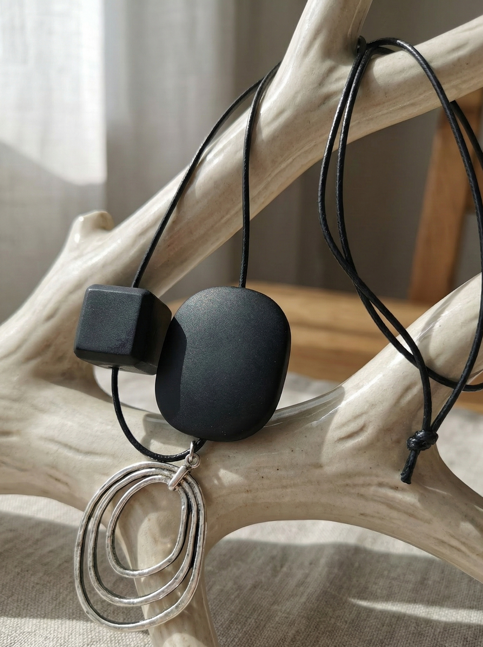 RAW CONTOUR NECKLACE